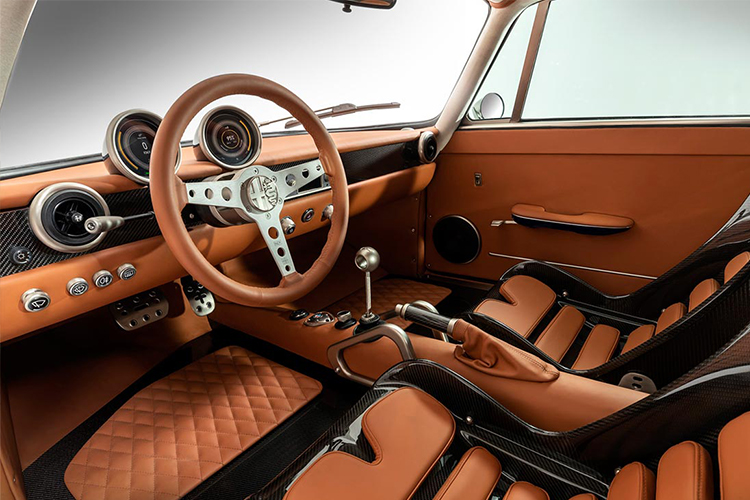 Alfa Romeo Giulia GTA es 100% eléctrico interior clásico
