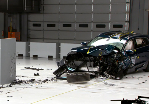 Audi e-tron vehiculo electrico más seguro del mundo colisión en la prueba de 40 km por hora