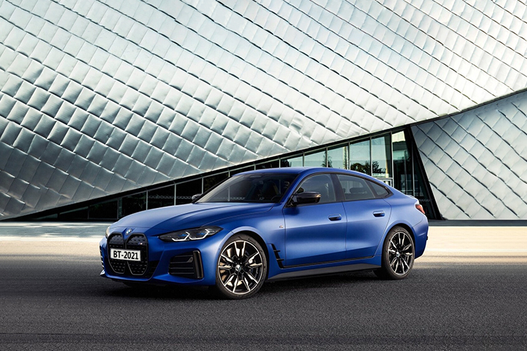 BMW i4 llega la berlina fastback eléctrica motores diseño desempeño innovaciones