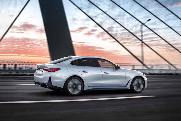 BMW i4 llega la berlina fastback eléctrica variantes motor carrocería autonomía