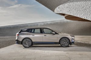 BMW iX 100% eléctrico conectividad