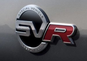 Jaguar F-Pace SVR con emblema SVR