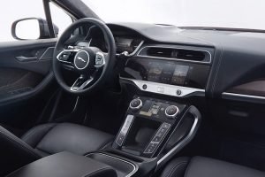 Jaguar I-Pace EV320 sistema de infoentretenimiento