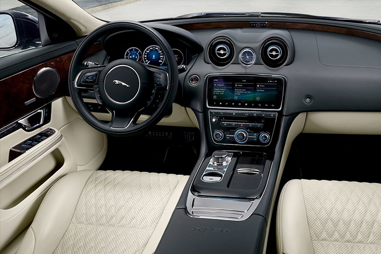 Jaguar Land Rover pantalla táctil de toque predictivo