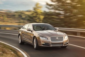Jaguar anuncia que todos sus vehiculos tendrán versión electrica o hibrida