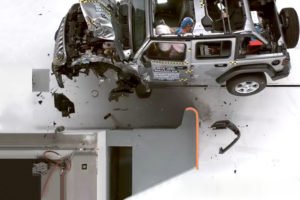 Jeep Wrangler se vuelca todoterreno