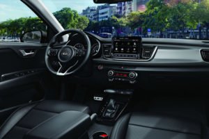Kia Rio 2021 sistema de infoentretenimiento