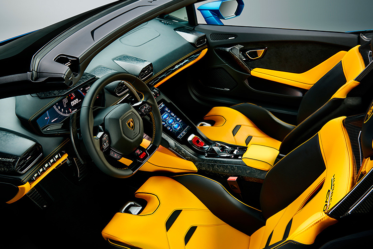 Lamborghini Huracán EVO RWD Spyder interior - BuenTaller