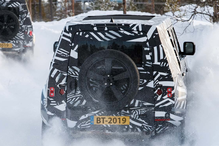 Land Rover Defender 2020 vehiculo en película James Bond