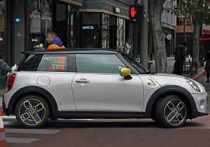 MINI Cooper SE electrico fotografiado