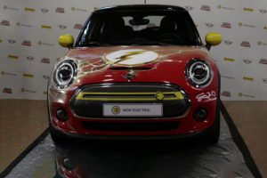 MINI Eléctrico edición tributo Flash diseño