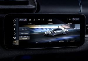 Maserati MC20 hypercar sistema de infoentretenimiento