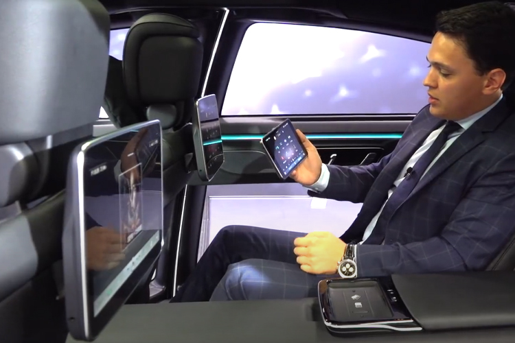 Mercedes-Benz Clase S 2021 con airbags traseros pantalla infoentretenimiento