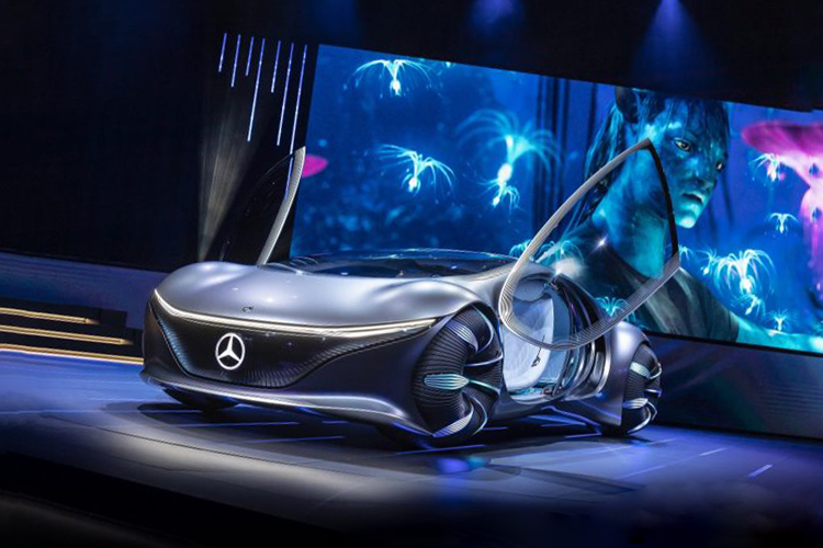 Mercedes-Benz Vision AVTR concept car con baterías recicladas