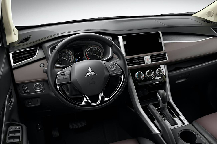 Mitsubishi Xpander 2022 ahora en México Precio equipamiento pantalla interior sistema de infoentretenimiento