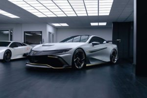 Naran V8 hypercar carrocería con motor gasolina