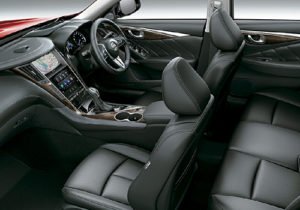 Nissan Skyline interior lujo