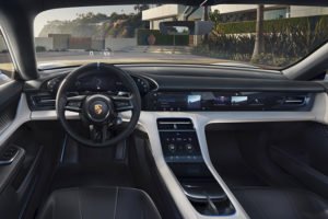 Porsche Taycan Cross Turismo sistema de infoentretenimiento