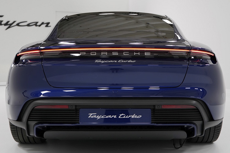 Porsche Taycan Turbo motor electrico