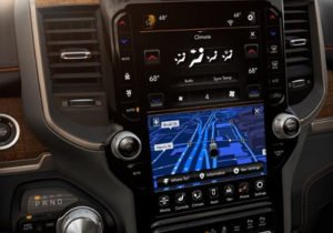 RAM 1500 Mild-Hybrid pantalla táctil de 12 pulgadas