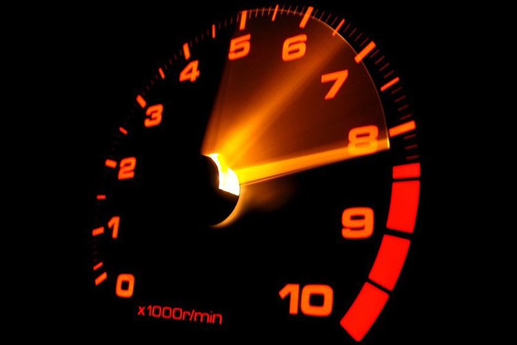 Revoluciones-motor gasolina ahorra tips