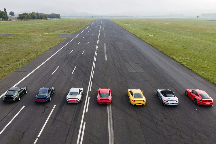 Siete generaciones del Porsche 911 Turbo compiten en una carrera desempeño exclusividad