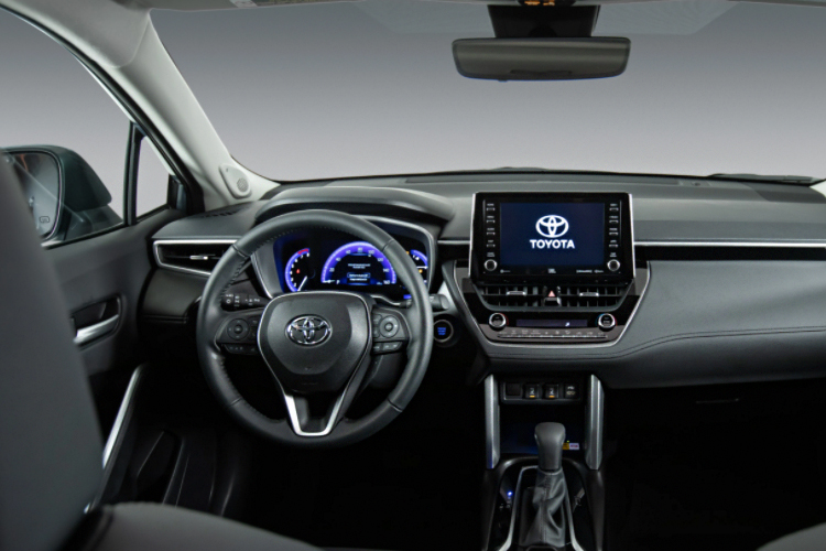 Toyota Corolla Cross 2022 nueva variante sistema de infoentretenimiento