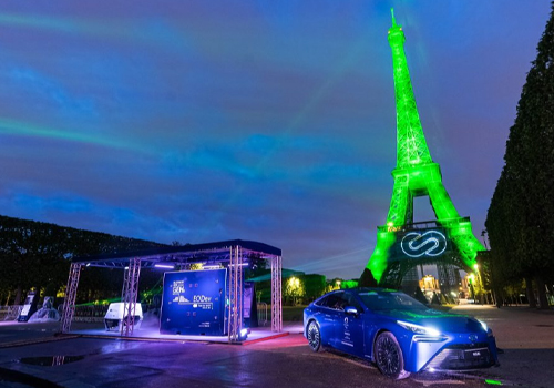 torre Eiffel junto a Energy Observer Development energías renovables hidrógeno eléctricos