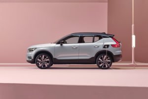 Volvo XC40 recharge SUV tecnologia
