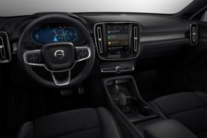 Volvo XC40 recharge sistema de infoentretenimiento
