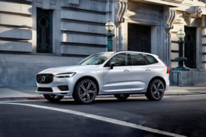 Volvo XC60 llega con variantes híbridas enchufables opciones de motor
