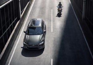 Volvo XC60 llega con variantes híbridas enchufables precio