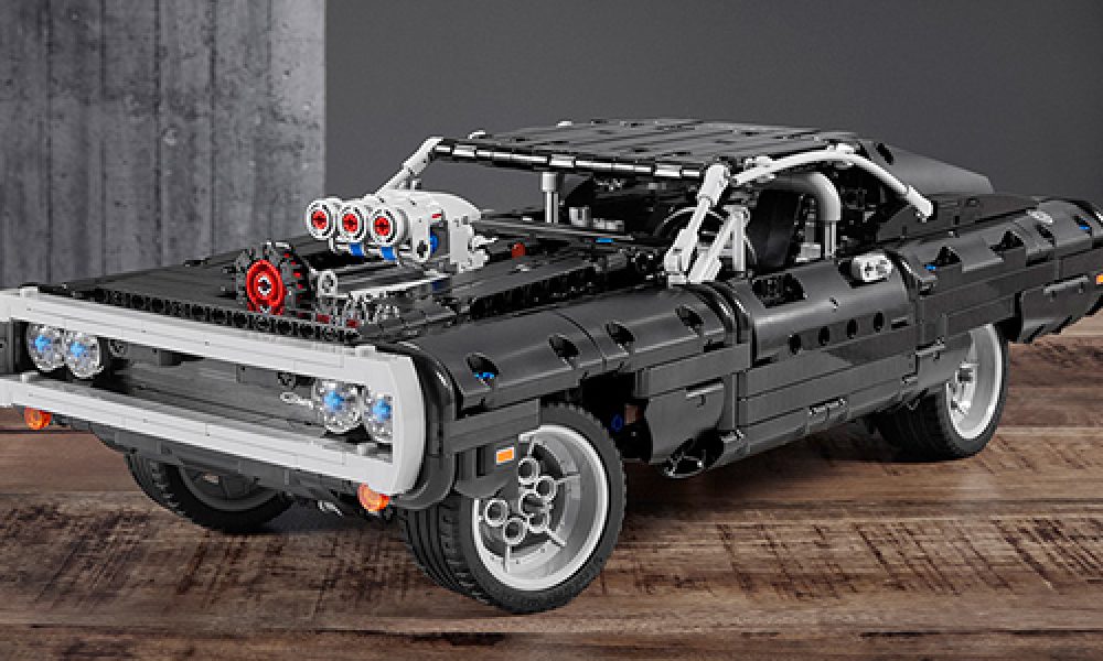 Dodge Charger RT modelo a escala de LEGO