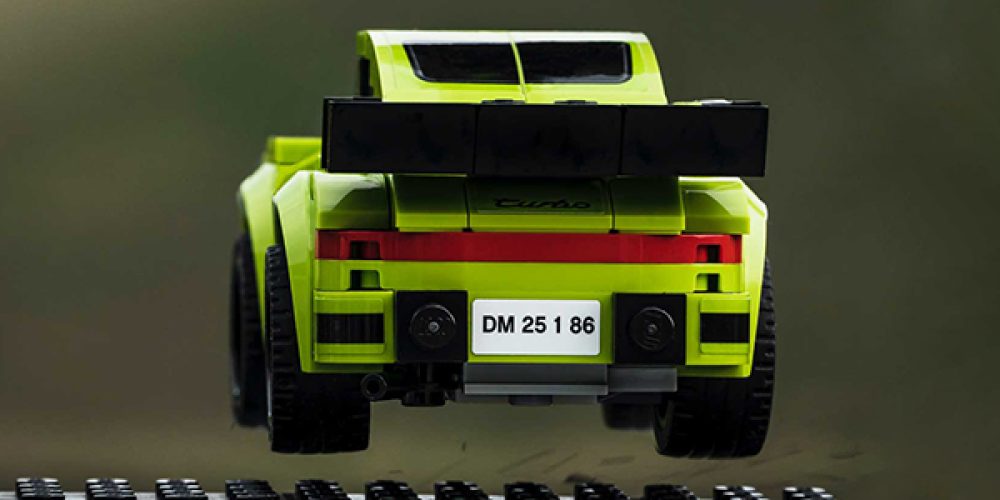 Fotógrafo de carreras recrea imágenes de Porsche con piezas y autos LEGO
