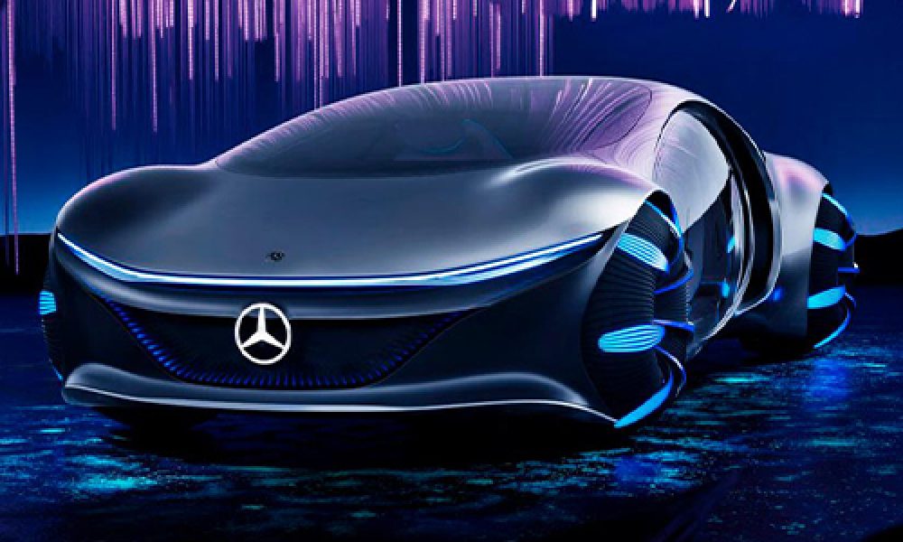 Mercedes-Benz Vision AVTR Concept se muestra sin volante rodando en carretera