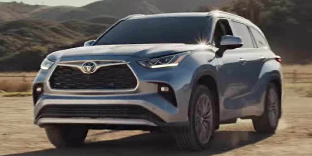 Toyota Highlander, la SUV que «salva el día» junto a Cobie Smulders