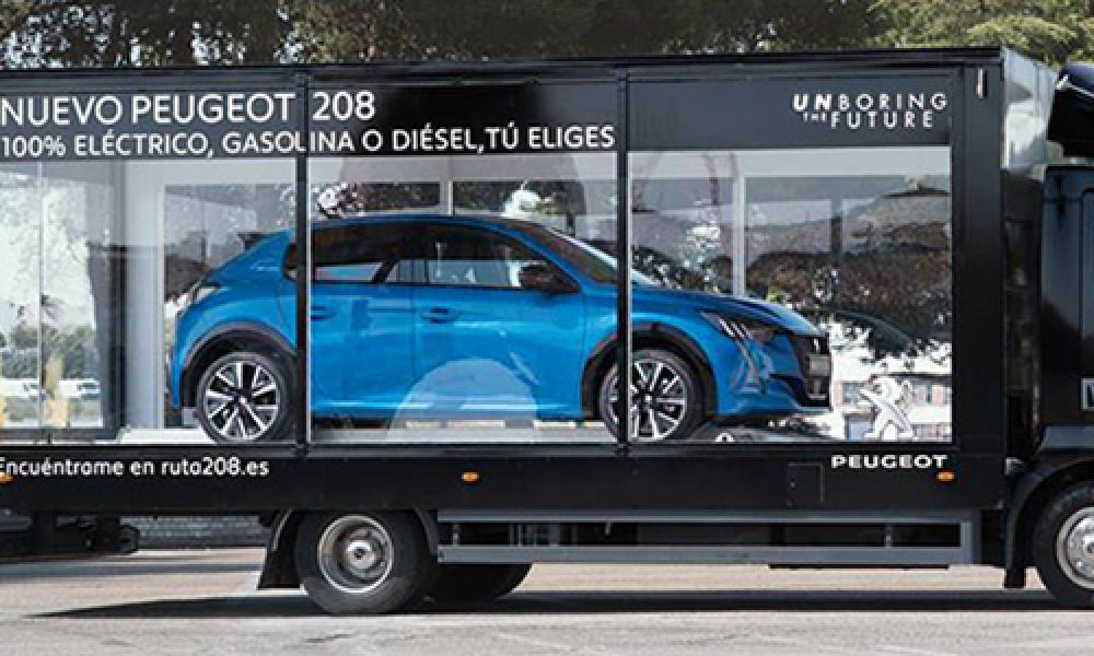 Peugeot 208 escaparate movil en Ruta 208 para España velocidad tecnologia innovaciones durabilidad europa españa portugal precio disponibilidad motor gasolina diesel 100% electrico innovaciones exhibicion escaparate movil