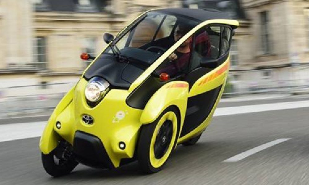 nuevo Toyota i-road modelo para dos pasajeros toyota conceptcar innovaciones tecnologia nuevos durabilidad auto moto calidad marca nipona espacio tamaño motor electrico 100% electrico