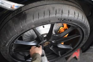 Porsche Cayman GTS colocación de llantas