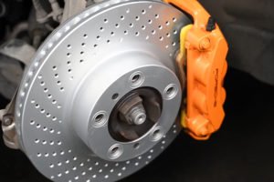 cambio de discos Porsche Cayman GTS instalación discos Textar Pro+
