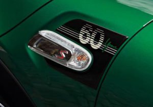 emblema 60 años en MINI