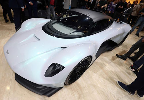 hypercar Aston Martin Valhalla tecnología en aceite para motor