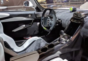 interior del koenigsegg jesko